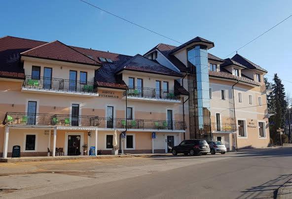 Hotel Vysehrad Turcianske Teplice Exterior photo
